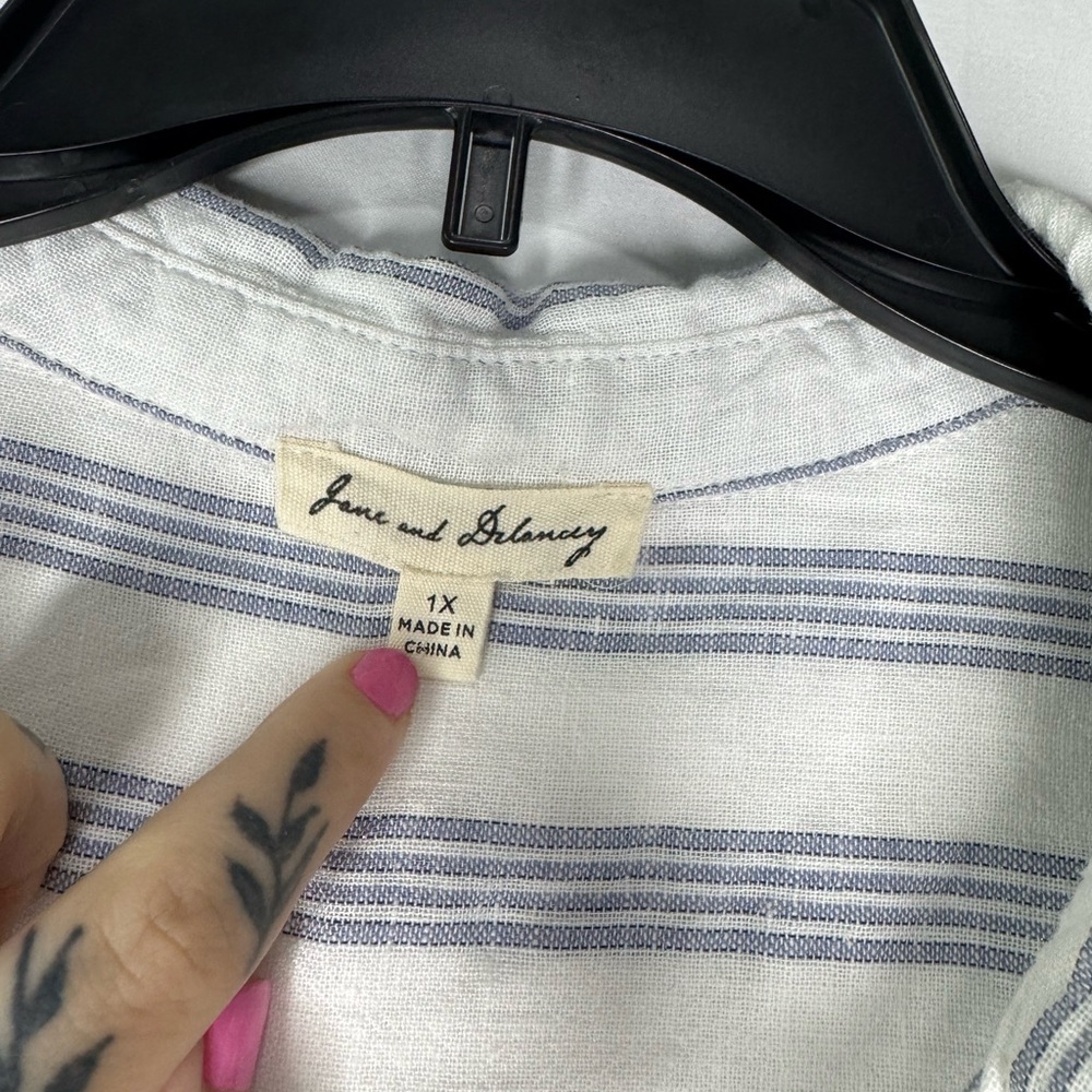 Jane and Delancey Striped Button-Up Shirt - Size 1X - Picture 3 of 7